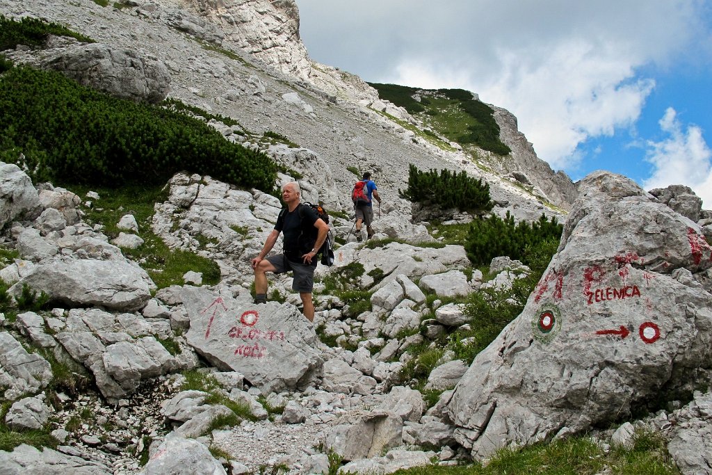 75 hier geht es rechts nach Slowenien und links zur Klagenfurter Huette.jpg